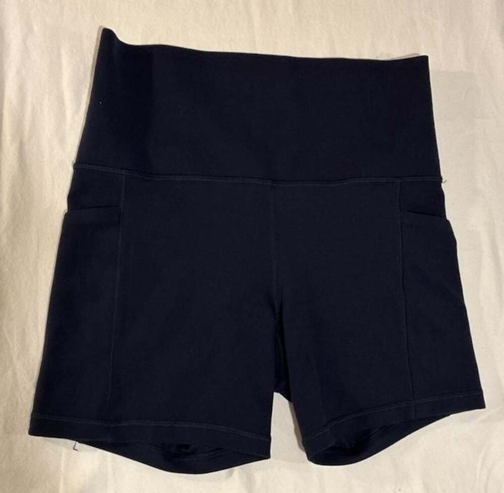 Athleta Salutation Stash 5 Inch Short Size S Black
